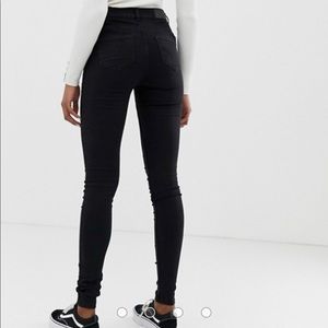 NWT Tall high waisted skinny jean by Noisy May